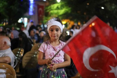 Hain Darbe Girisiminin 6'Nci Yilinda Yüzlerce Vatandas Kastamonu'da Tek Yürek Oldu