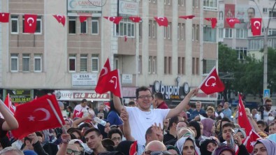 Kocaeli'de 15 Temmuz Demokrasi Ve Milli Birlik Günü Programina Binlerce Kisi Katildi