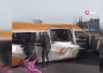 Meksika'da Minibüs Takla Atti Açiklamasi 1 Ölü, 17 Yarali