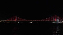 Osmangazi Köprüsü Kirmizi-Beyaza Büründü