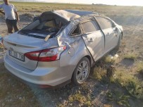 Refüje Çarpan Otomobil Takla Atti Açiklamasi 4 Yarali