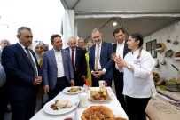 Festival Çadirinda El Emegi Ürünler Sergilendi