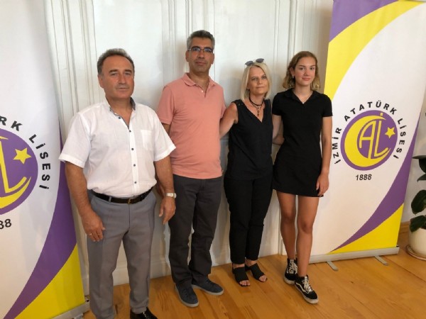 İşte YKS Türkiye şampiyonları: Selin Aşıkiraz ve Zeynep Dila Kuyucu başarının sırrını açıkladı!