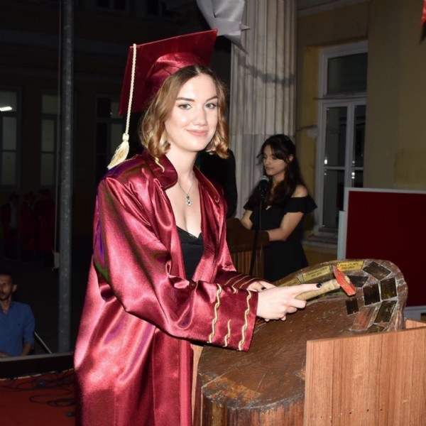 İşte YKS Türkiye şampiyonları: Selin Aşıkiraz ve Zeynep Dila Kuyucu başarının sırrını açıkladı!