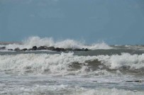 Binlerce tatilci oraya akın ediyordu, denize girmek yasaklandı!