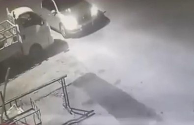 Dükkanina 5 Kez Hirsiz Giren Is Yeri Sahibinin Bu Sefer De Aracini Çaldilar