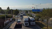 Maddi Hasarli Trafik Kazasi Çevre Yolu'nda Trafigi Felç Etti