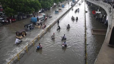 Pakistan'daki Sel Felaketinde Can Kaybi 198'E Yükseldi