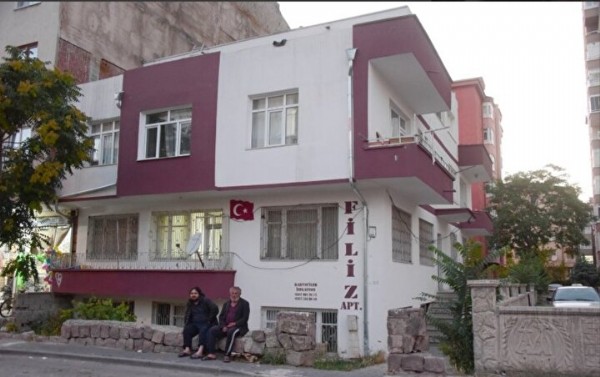 Bir milyonerin ibretlik sonu: Parası bitti şimdi lağım suları içinde yaşıyor