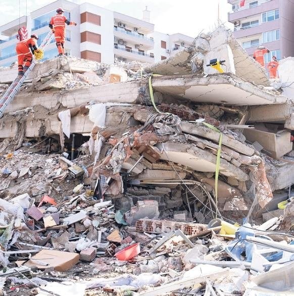 İzmirli depremzedelerden Soyer'e çağrı: 'Bizi sokağa atma'