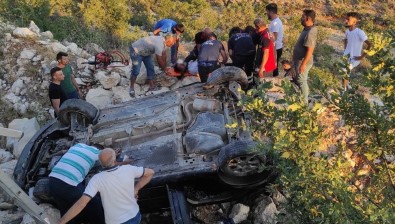 Adiyaman-Gaziantep Karayolunda Trafik Kazasi Açiklamasi 2 Ölü, 6 Yarali