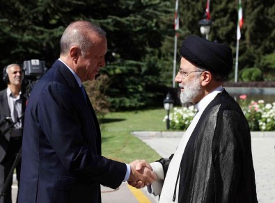 Cumhurbaskani Erdogan Tahran'da Resmi Törenle Karsilandi