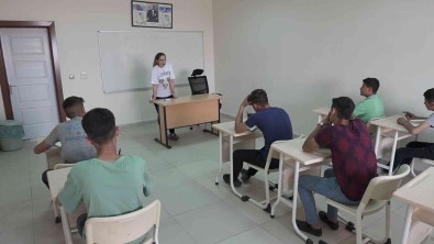 Mesleki Egitim Gören 8 Bin Ögrenciye Büyük Destek