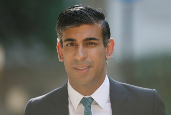 İngiltere’de Muhafazakar Parti liderliği ve başbakanlık seçimlerinde Rishi Sunak yine kazandı!