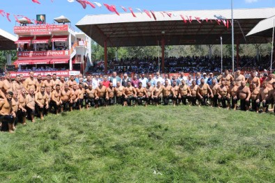 54 Baspehlivan Er Meydani'nda Kol Bagladi