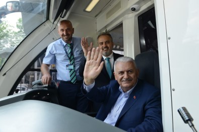 Bursa'da T2 Tramvay Hatti Binali Yildirim'in Katilimiyla Açildi