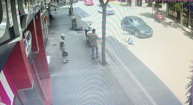 Dehsete Düsüren Kaza Güvenlik Kameralarina Yansidi