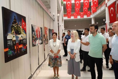 15 Temmuz Demokrasi Ve Milli Birlik Günü Davetli Ulusal Karma Sergisi Açildi