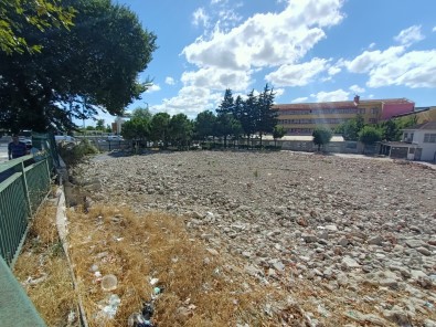 Avcilar'da Bir Günde Yiktirilan Cami 34 Aydir Yapilmayi Bekliyor