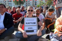 Aylardir Maasini Alamayan Demir Çelik Isçileri Oturma Eylemi Baslatti