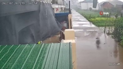 Çin'i Kasirga Vurdu Açiklamasi 1 Ölü, 25 Yarali