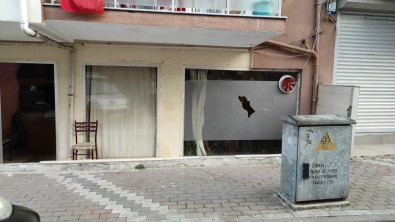 Kahvehanede Iki Grup Birbirine Girdi