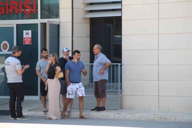 Kiz Kardesini Darp Eden Sahsi 15 Biçak Darbesiyle Öldürdü