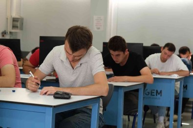 MEGEM'in Is Garantili Kursuna Yogun Basvuru