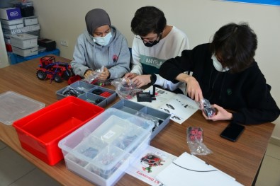 Yesilyurt'ta Ücretsiz Robotik Kodlama Kursu