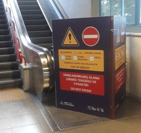 Taksim'de metro asansöründe arıza: Turistler mahsur kaldı!