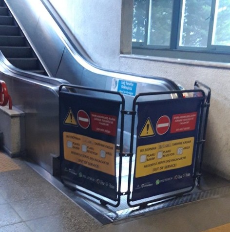 Taksim'de metro asansöründe arıza: Turistler mahsur kaldı!