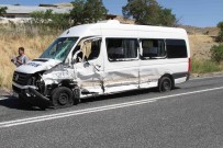 Elazig'da Kamyon Ile Minibüs Çarpisti Açiklamasi 2 Yarali