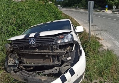 Hafif Ticari Araç Kanala Uçtu Açiklamasi 5 Yarali