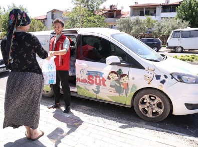 Halk Süt Hem Aileleri Hem De Üreticiyi Sevindiriyor