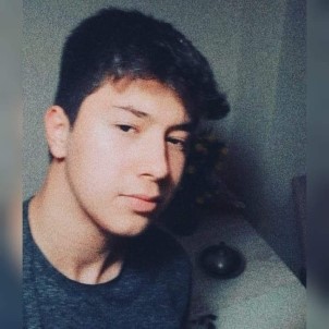 Karadeniz'de Bogulma Tehlikesi Geçiren Genç Hayatini Kaybetti