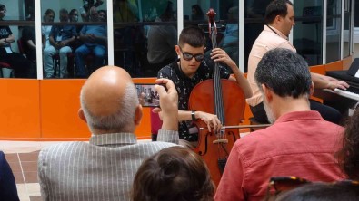 Otizmli Ögrencilerden Konser