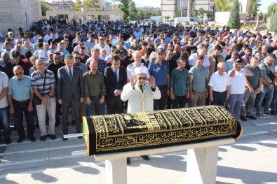 Otomobilin Çarpmasi Sonucu Ölen Çocuga Aci Veda