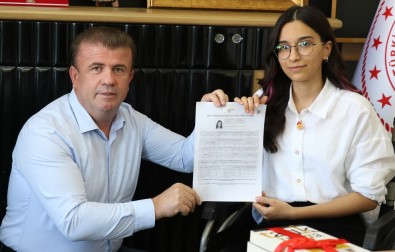 YKS Adiyaman Birincisi Seren Esmer, Ödüllendirildi