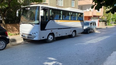 5 Yasindaki Çocuk Babasinin Kullandigi Midibüsün Altinda Kaldi