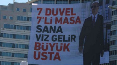 Başkan Erdoğan'ın dikkatini çeken pankart! 'Buraya enteresan bir şey yazmışlar!'