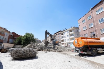 Çarsi Bölgesine 150 Araçlik Otopark Kazandiriliyor