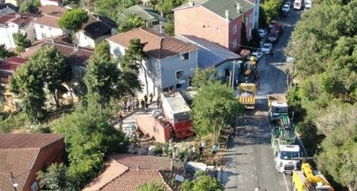 İstanbul'da akılalmaz olay: Kamyon çatıya uçtu