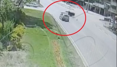 Samsun'da 95 Yasindaki Sürücünün Öldügü Kaza Kamerada
