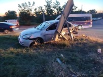 D-650'De Iki Otomobil Çarpisti Açiklamasi 1'I Çocuk 3 Yarali