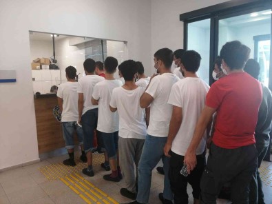 Iki Günde 592 Düzensiz Afgan Göçmen Sinir Disi Edildi