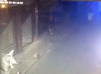 (Özel) Taksim'de Biber Gaziyla Gasp Kamerada