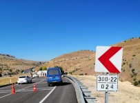 Saman Yüklü Kamyon Devrildi Açiklamasi 1 Ölü