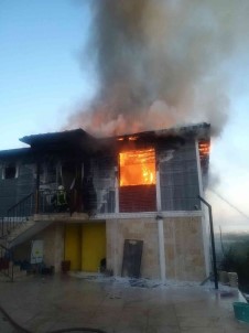 Yanginda Ev Küle Döndü