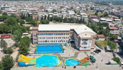 Bursa'da Okul Bahçeleri Tatil Köyüne Dönüstü