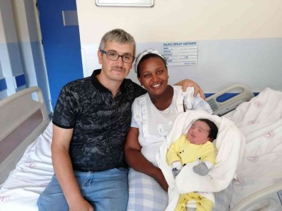 Etiyopyali Kadin Dogum Için Salihli'yi Seçti